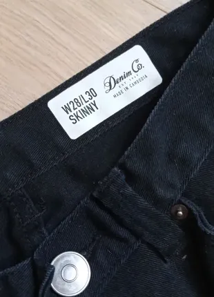 Базовые черные джинсы прямые скинни 28/303 фото