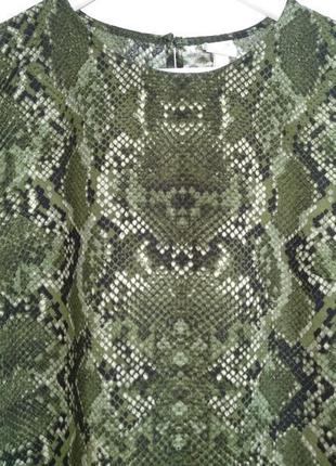 Стильна сукня у зміїний принт з об'ємними рукавами розміру l4 фото