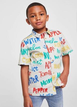 Летняя рубашка с короткими рукавами для мальчика mango из хлопка.