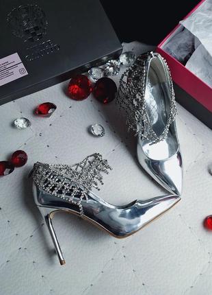 Vince camuto оригінал сріблясті туфлі човники прикрашені сіточкою з стразами5 фото