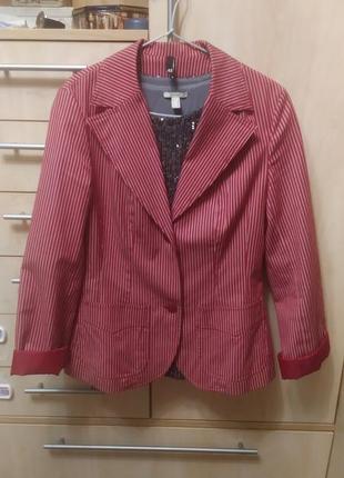 Красивый пиджак в полоску тоненькая, размер 38-42 евро