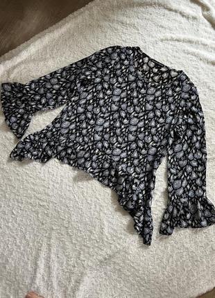 Блуза з воланами2 фото
