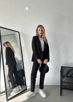 Женский брючный костюм с пиджаком черный красный серый синий малиновый