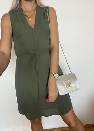 Сукня кольору хакі