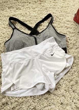 Белые короткие  спортивные двойные шорты ,nike,ps8 фото