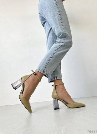Женские туфли на каблуке с ремешком3 фото