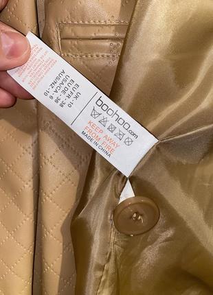 Кожаный удлиненный пиджак бежевого цвета8 фото