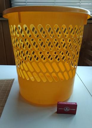 Коробка для зберігання речей яскраво жовта