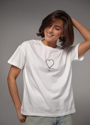 Женская футболка украшена сердцем из бисера и страз3 фото