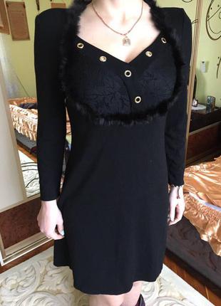 Трикотажне плаття навколо декольте пух, макраме