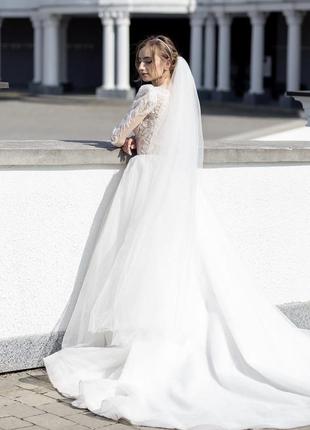 Весільна сукня на довгий рукав зі шлейфом припідняті плечики2 фото