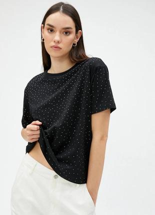 Футболка з камінцями