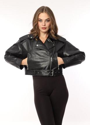 Женская укороченная куртка-косуха oversize с поясом1 фото