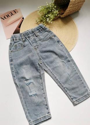 Стильные джинсы с потертостями1 фото