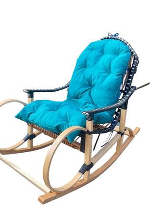 Кресло качалка с голубой подушкой