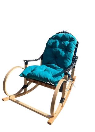 Кресло качалка с голубой подушкой7 фото