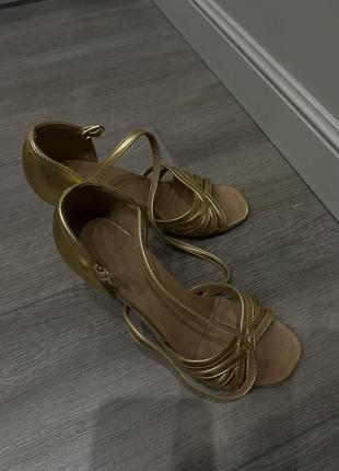 Туфлі для латини