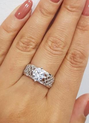 Красивая серебряная кольца кольцо с фианитом