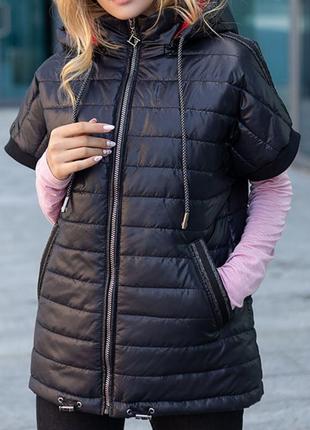 Легкая красивая жилетка с капюшоном