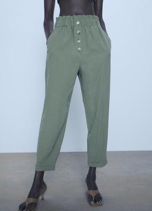 Штани штани хакі з завищеною і еластичною талією карманамиэ і вилогами внизу zara