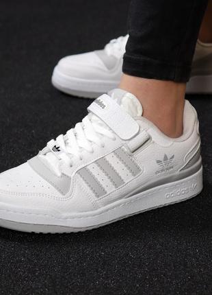 Женские кроссовки adidas forum