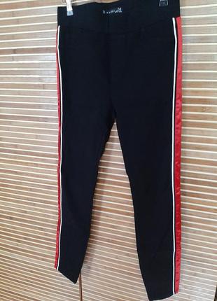 Черные штаны с лампасами р.с amisu