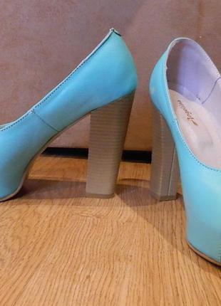 Літні туфлі, натуральна кожа, ідеальний стан,  38 розмір, 1+1=3 на все!!!