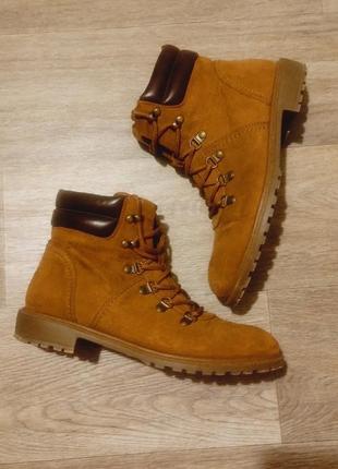 Женские ботинки