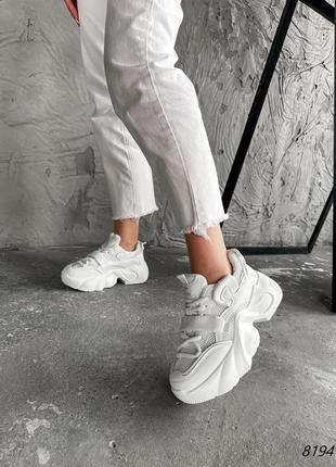 Білі шкіряні текстильні масивні кросівки на високій масивній грубій підошві платформі з сіткою в сітку5 фото