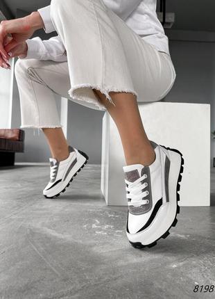 Белые с серым натуральные кожаные замшевые кроссовки на высокой толстой грубой подошве платформе кожа8 фото