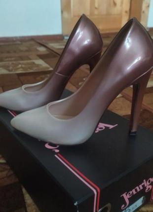 Продаю туфлі