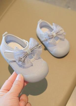 🔹туфлі для маленьких принцес,