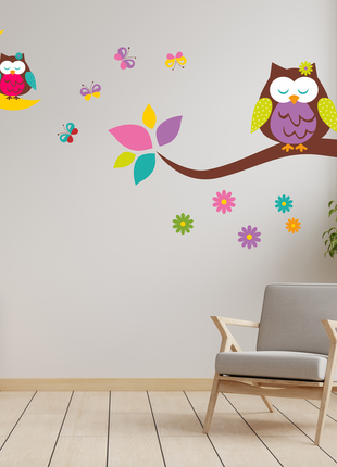 Вінілова інтер'єрна наклейка кольорова декор на стіну (шпалери та фарбу) "сова на гілці. совеня"