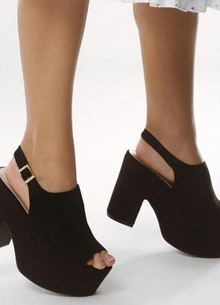 Босоніжки чорні