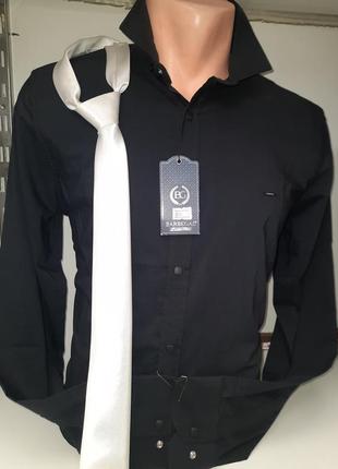 Мужская рубашка приталенная.