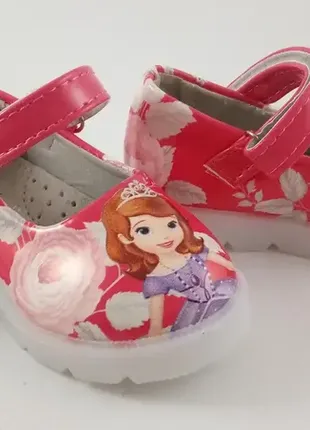 Очень симпатичные туфельки фирмы bbt с принтом принцессы софии.4 фото