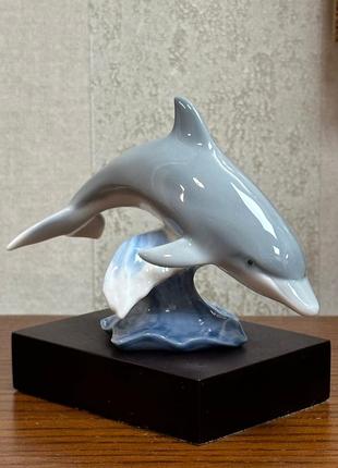 Фарфоровая статуэтка lladro «счастливый дельфин».1 фото