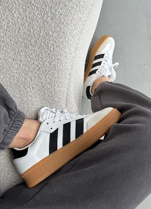 Женские кроссовки adidas macys samba xlg white black gum адидас белого с черными цветами