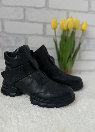 Продам стильові черевики