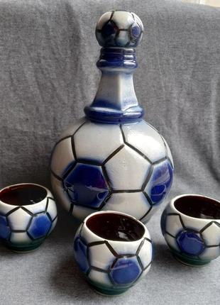 Штоф и три рюмки футбол, мяч, керамика.1 фото