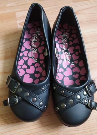 Фирменные туфельки в отличном состоянии.