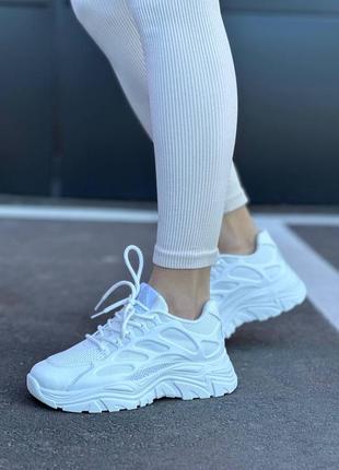 Жіночі весняні кросівки в білому кольорі 👟