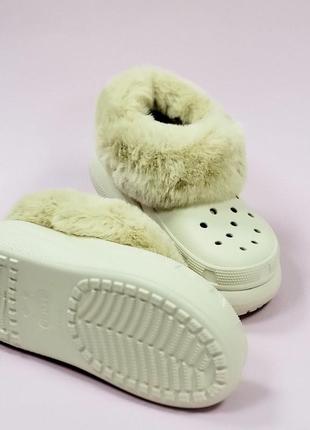 Утеплені хутром черевики напівчобітки crocs  furever crush, оригінал4 фото