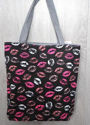Пляжная, городская сумка с принтом поцелуйчики, черная1 фото