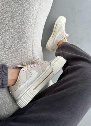 Женские кроссовки nike court legacy beige найк бежевого цвета