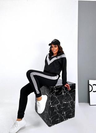 Незвичайний жіночий спортмвний комплект світшот і штани з лампасами, костюм з люрексовими вставками2 фото