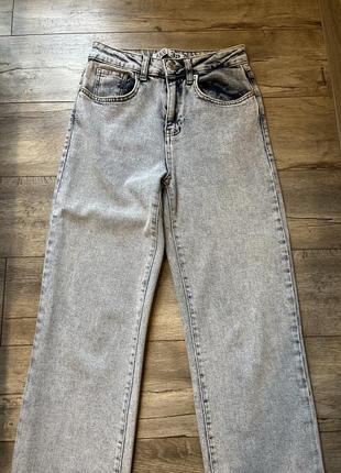 Джинсы стильные и модные