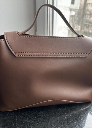 Якісна сумка з екошкіри жіноча в коричневому кольорі7 фото
