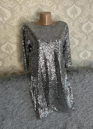 Шикарна сукня. блискуча сукня. сіра блискуча сукня