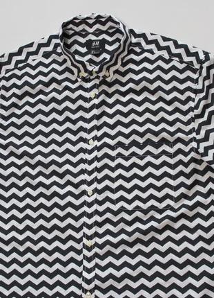 Интересная шведка / тенниска / рубашка на короткий рукав с принтом зиг-заг от h&amp;m2 фото